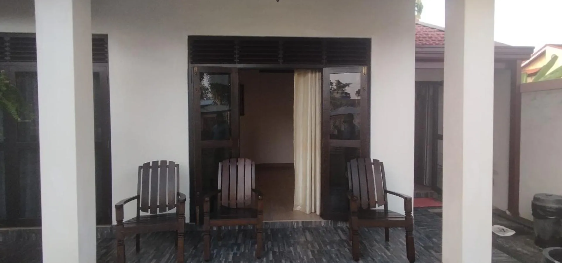 Sella Villa Seeduwa Bed & Breakfast