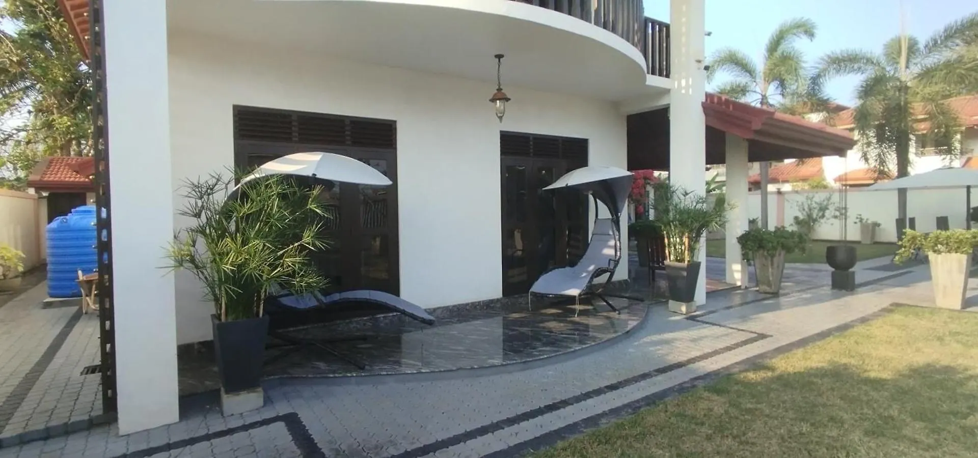 Sella Villa Seeduwa Bed & Breakfast