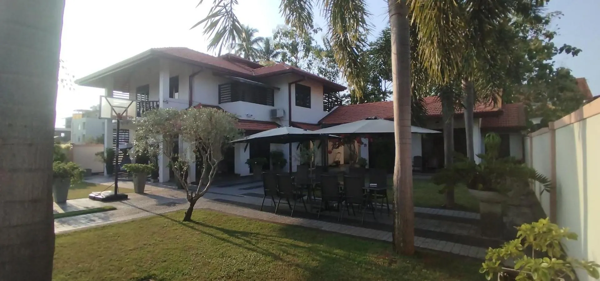 Sella Villa Seeduwa Bed & Breakfast
