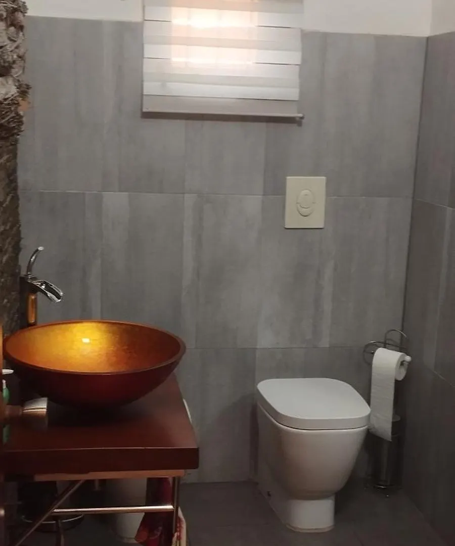 Sella Villa Seeduwa Bed & Breakfast