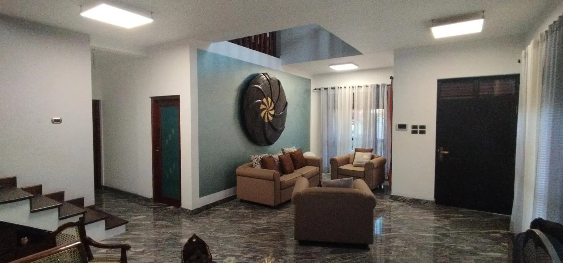 Sella Villa Seeduwa Bed & Breakfast